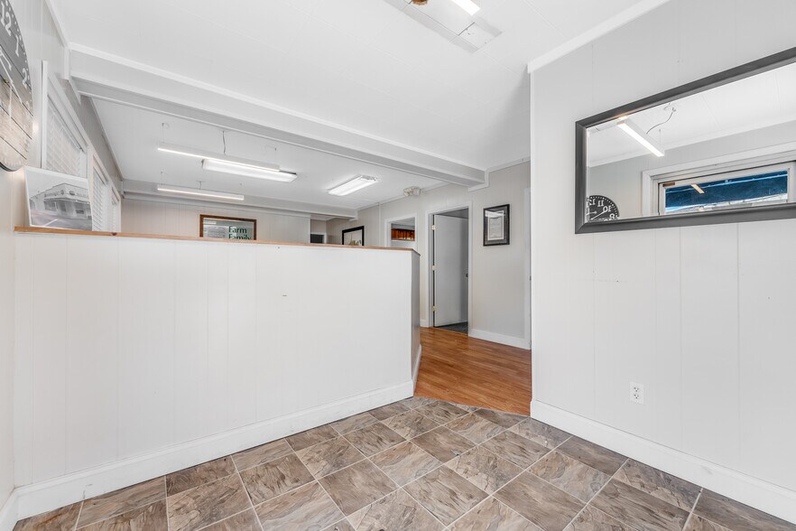 More Photos Of 1300 Virginia Ave, Fairmont Office For Lease
