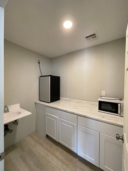 More Photos Of 1443 N E St, San Bernardino Freestanding For Sale