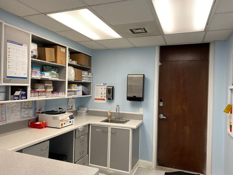 More Photos Of 5040 Snapfinger Woods Dr, Decatur Medical For Lease