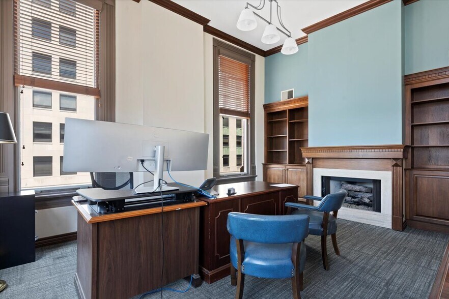 More Photos Of 200 S 6th St, Springfield Office For Lease