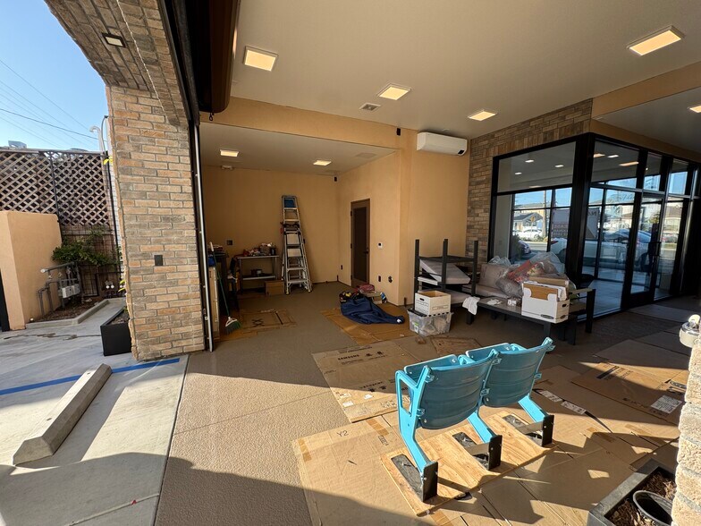 More Photos Of 5744 E 2nd St, Long Beach Storefront Retail Office For Lease