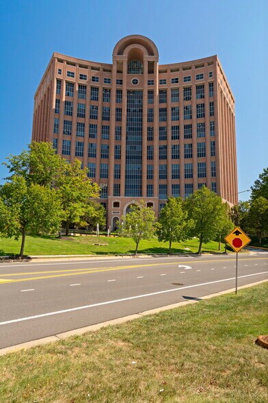 More Photos Of 8000 Towers Crescent Dr, Vienna Office For Lease