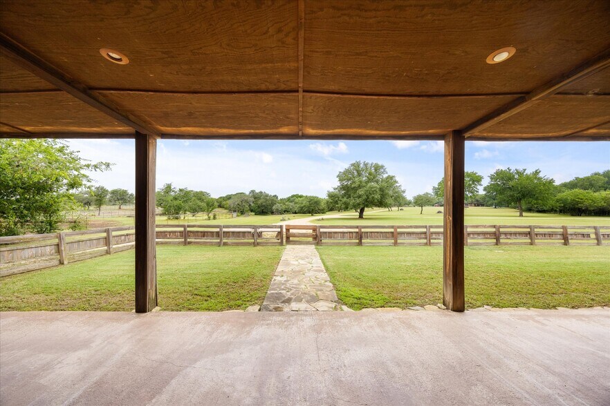 More Photos Of 1904 Floyd Rd, Weatherford Specialty For Sale