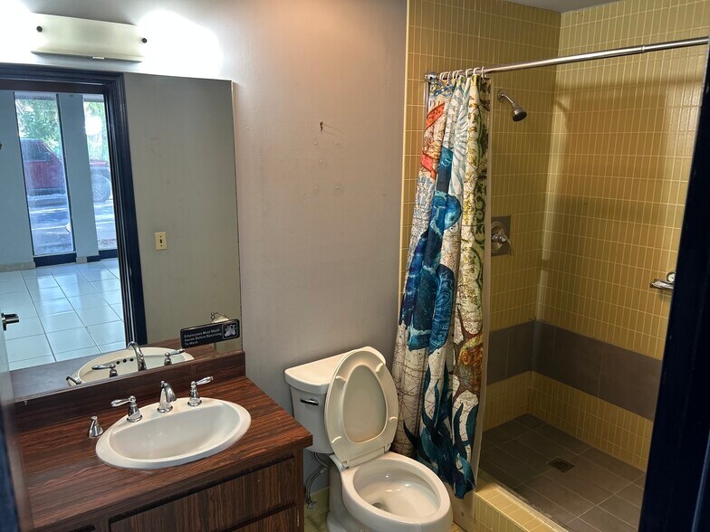 More Photos Of 4121-4141 NW 5th St, Plantation Medical For Sale