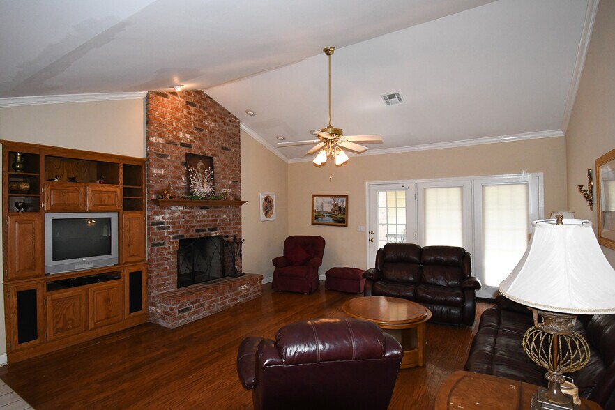 More Photos Of 7687 OK-10, Tahlequah Hospitality For Sale