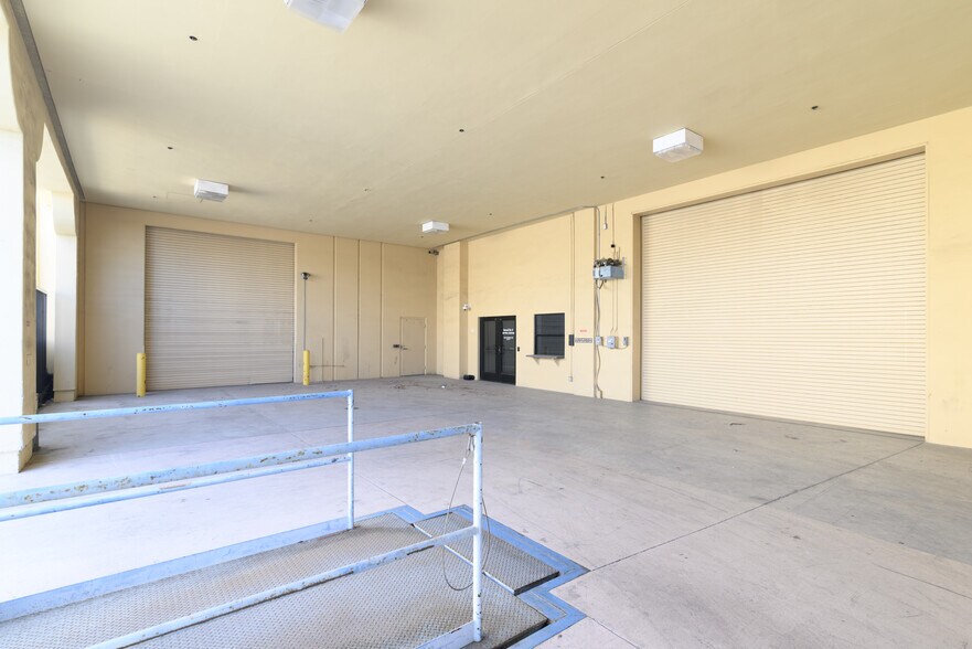 More Photos Of 2189 Eastman Ave, Ventura Manufacturing For Lease