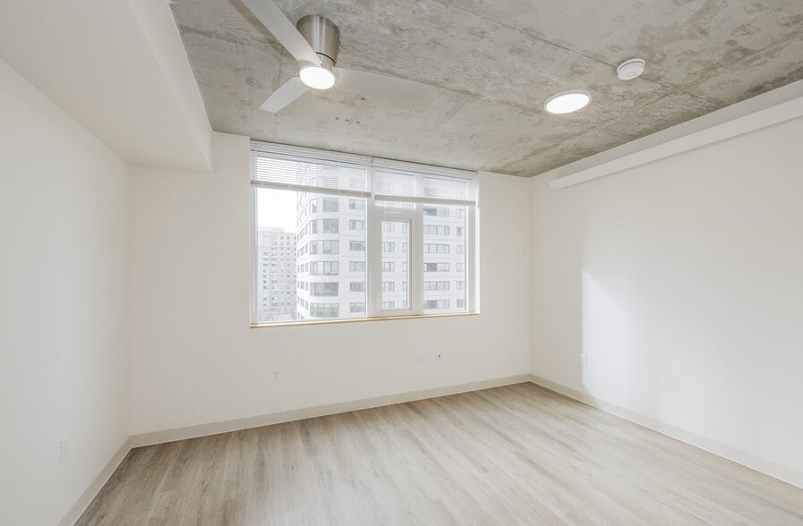 More Photos Of 1400 Madison St, Seattle Apartments For Lease