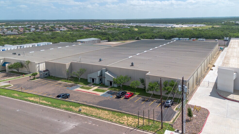 More Photos Of 14701 Atlanta Dr, Laredo Distribution For Lease