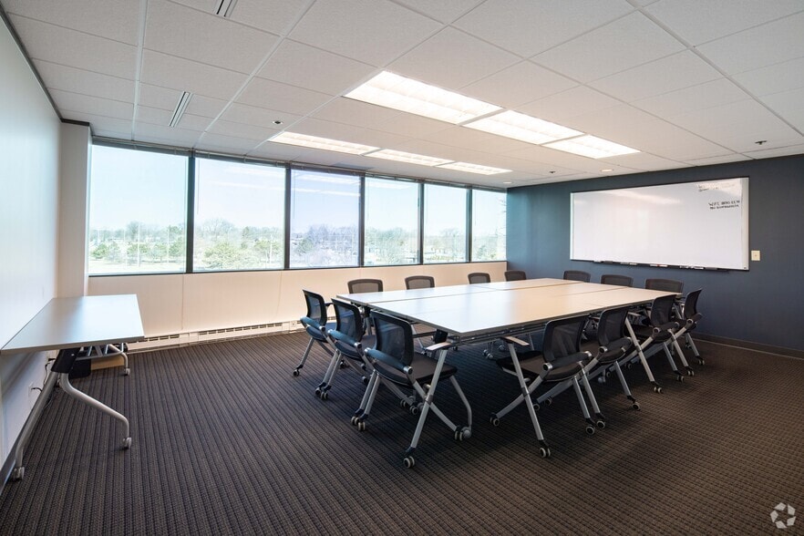 More Photos Of 3601 Algonquin Rd, Rolling Meadows Office For Lease