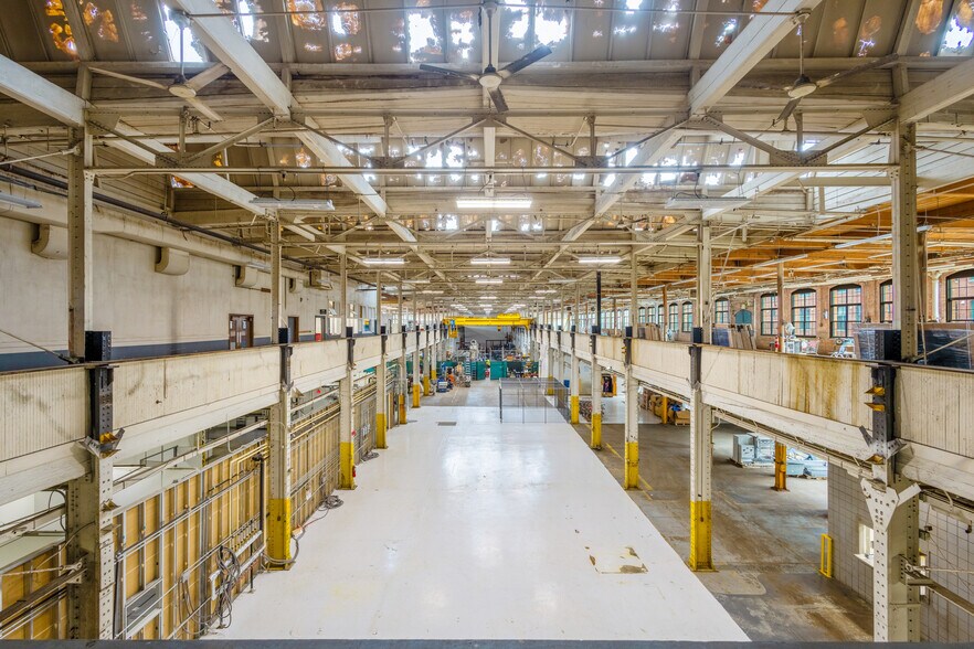 More Photos Of 1 Westinghouse Plz, Hyde Park Light Distribution For Sale