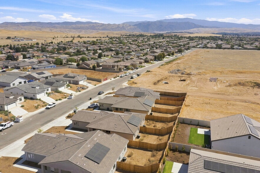 More Photos Of 9121 Prometheus Dr, Bakersfield Apartments For Sale