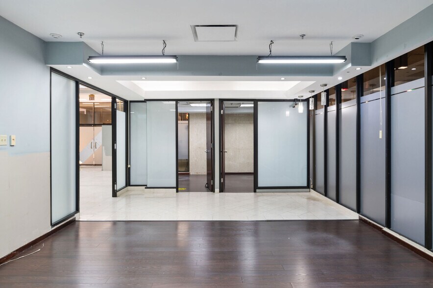 More Photos Of 416 Ponce de Leon Ave, San Juan Office For Sale