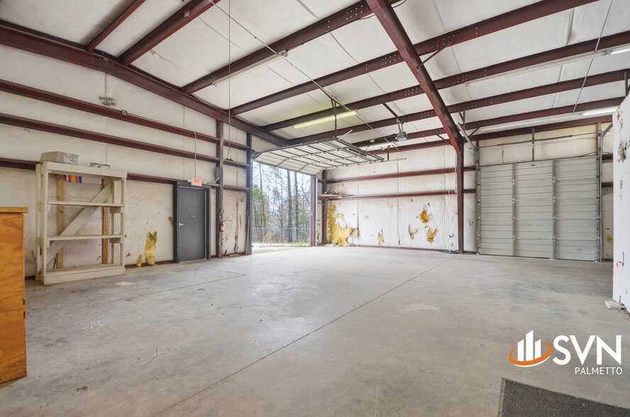 More Photos Of 107 Ben Hamby Ln, Greenville Light Distribution For Lease