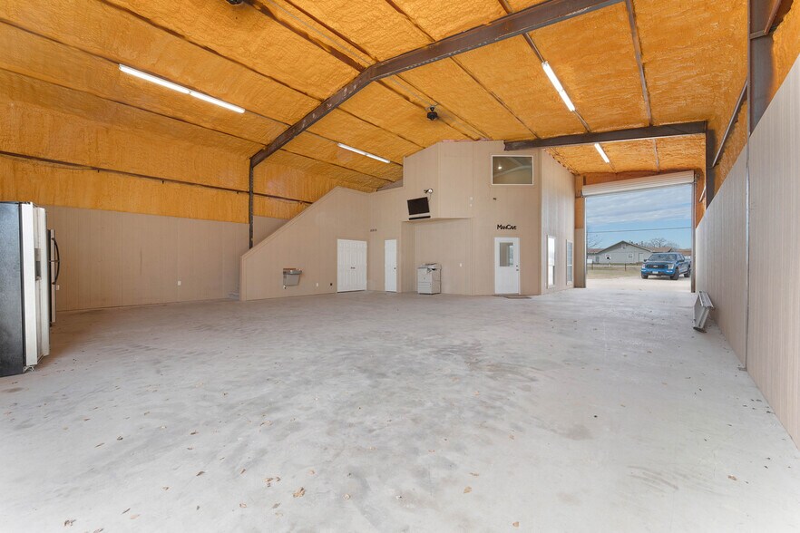 More Photos Of 11900 FM 1392, Terrell Warehouse For Lease