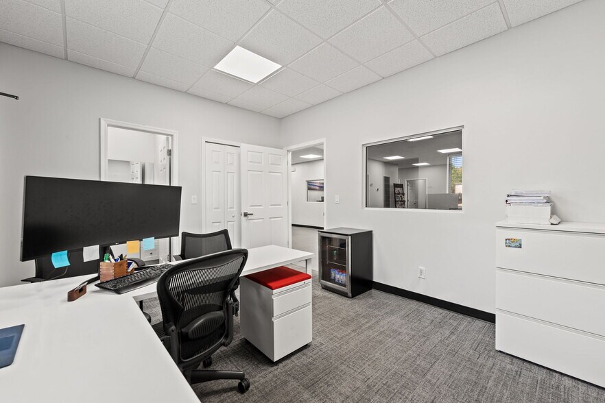 More Photos Of 2820 Spring Glen Rd, Jacksonville Office For Sale
