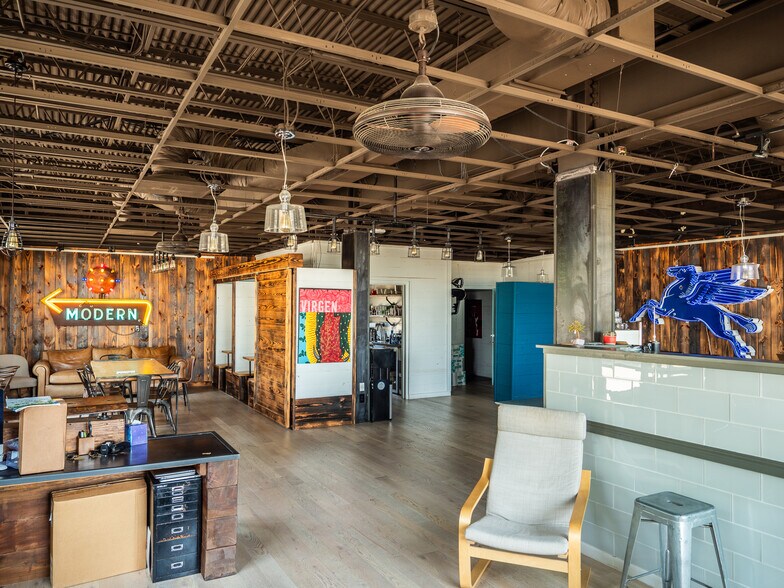 More Photos Of 1000 E 51st St, Austin Storefront Retail Office For Lease