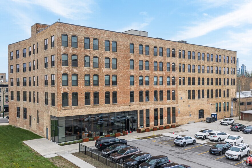 More Photos Of 924 W 19th Pl, Chicago Loft Creative Space For Lease