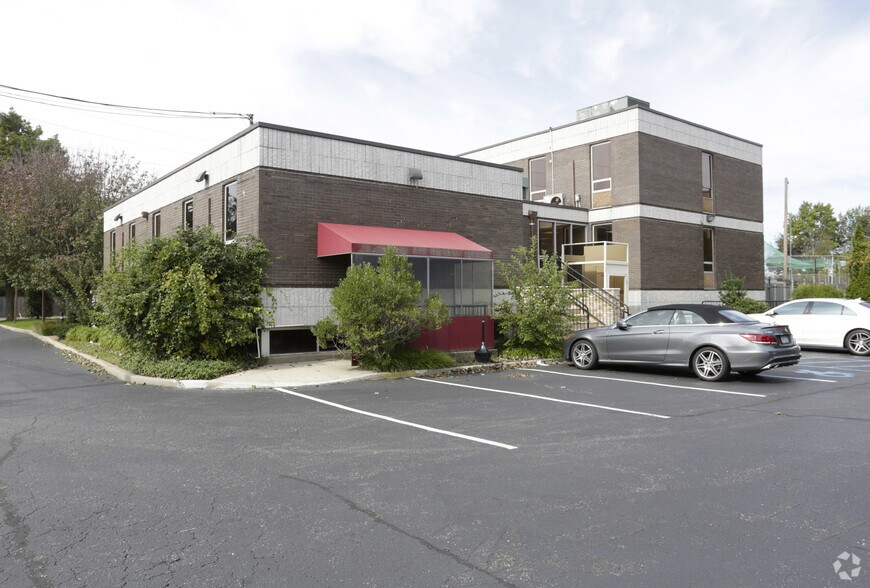 Primary Photo Of 120 Hicksville Rd, Bethpage Medical For Sale