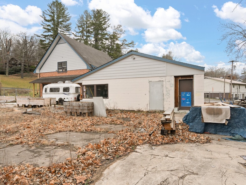 More Photos Of 595 N Main St, Waynesville General Retail For Sale