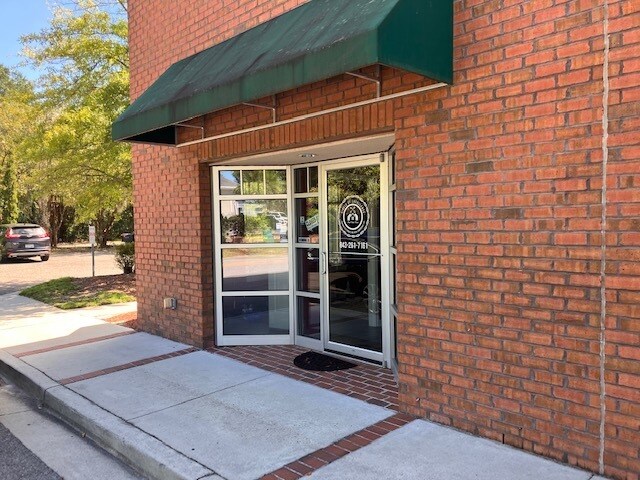 More Photos Of 141 N Main St, Summerville Storefront Retail Office For Lease
