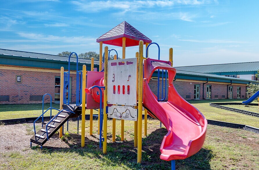 More Photos Of 18425 Main St, Woodbury Schools For Sale