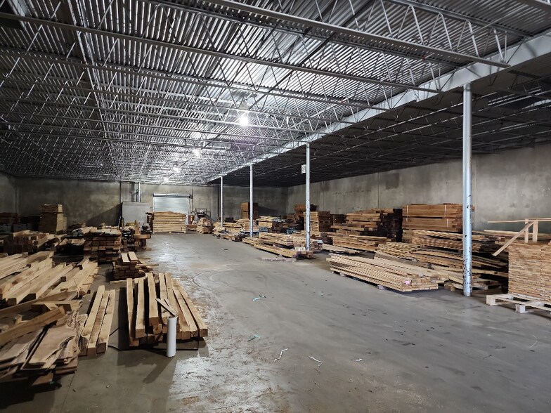 More Photos Of 866 River Rd, Valley Manufacturing For Sale