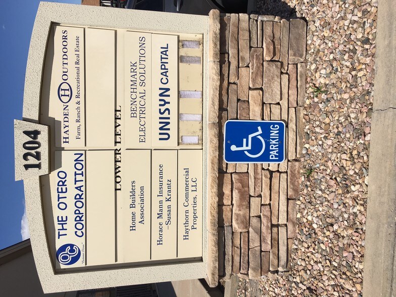 More Photos Of 1204 W Ash St, Windsor Office For Lease