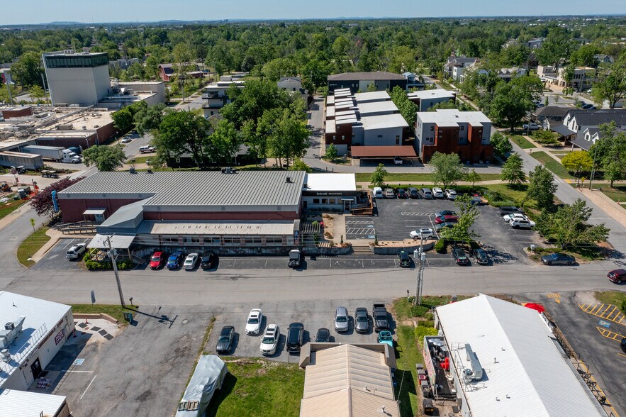 More Photos Of 406 SE 5th St, Bentonville Office For Lease