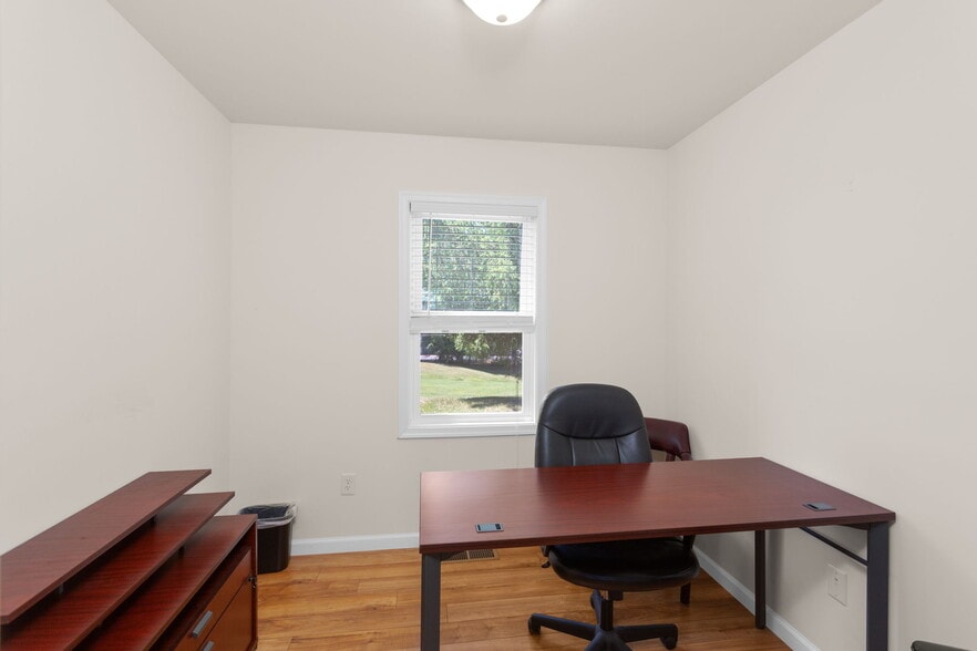 More Photos Of 2352 Jefferson Hwy, Waynesboro Office For Lease