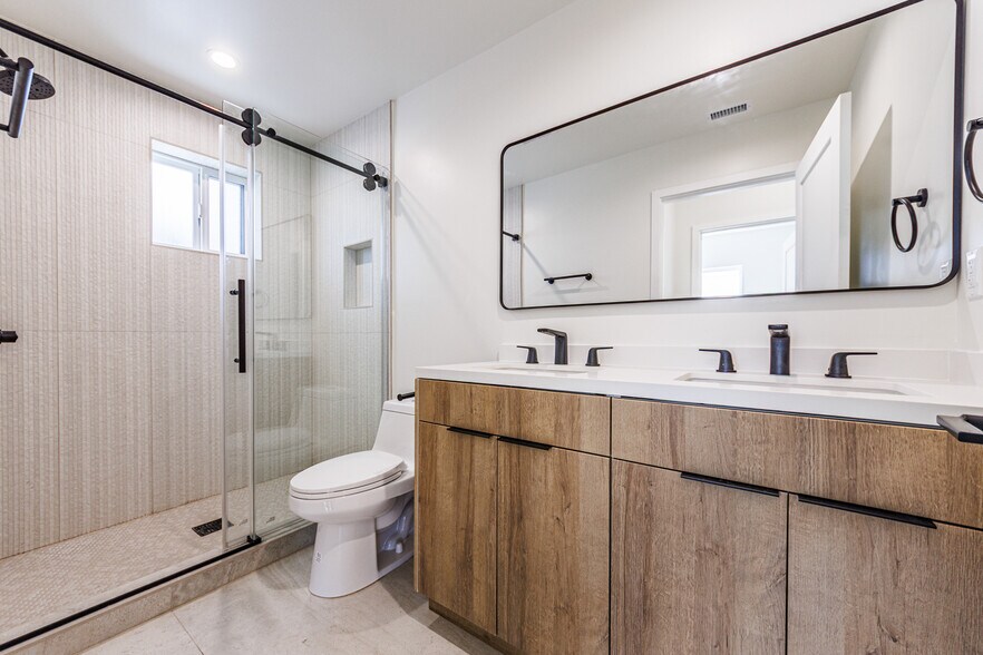 More Photos Of 1857 Crenshaw Blvd, Los Angeles Apartments For Sale