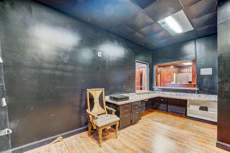 More Photos Of 324 Fm-1960 Rd, Houston General Retail For Sale