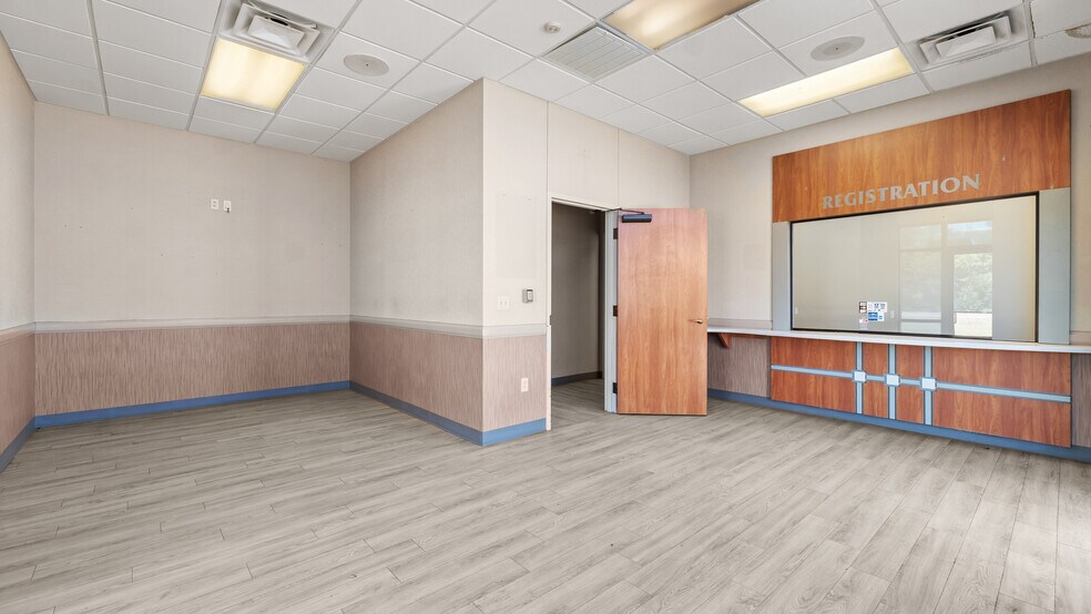 More Photos Of 910 James Bowie Dr, New Boston General Retail For Lease