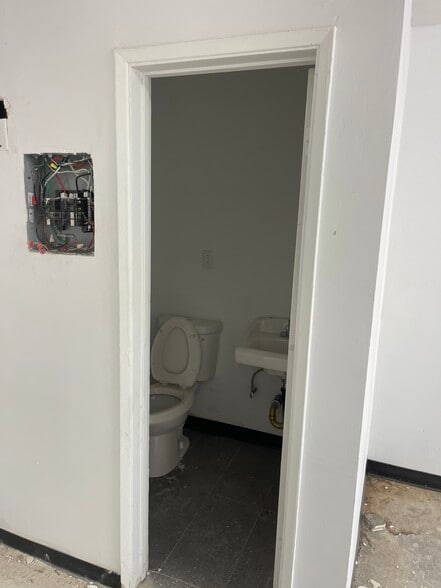 More Photos Of 4720-4728 N Peck Rd, El Monte Unknown For Lease