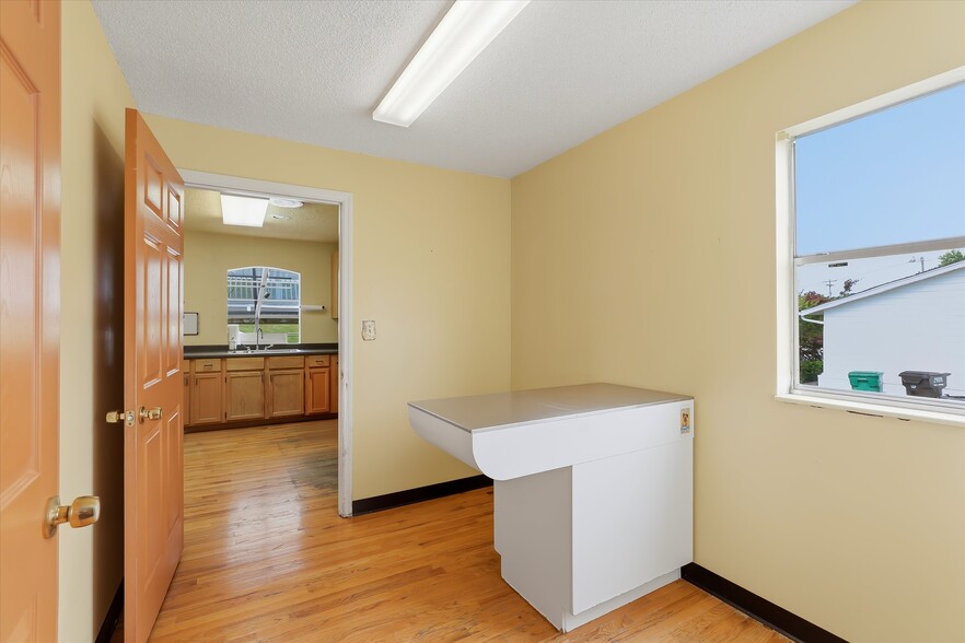 More Photos Of 9229 Middlebrook Pike, Knoxville Specialty For Sale