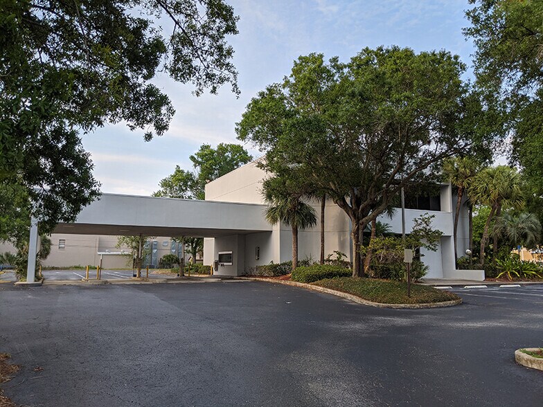 More Photos Of 13175 Walsingham Rd, Largo Bank For Lease