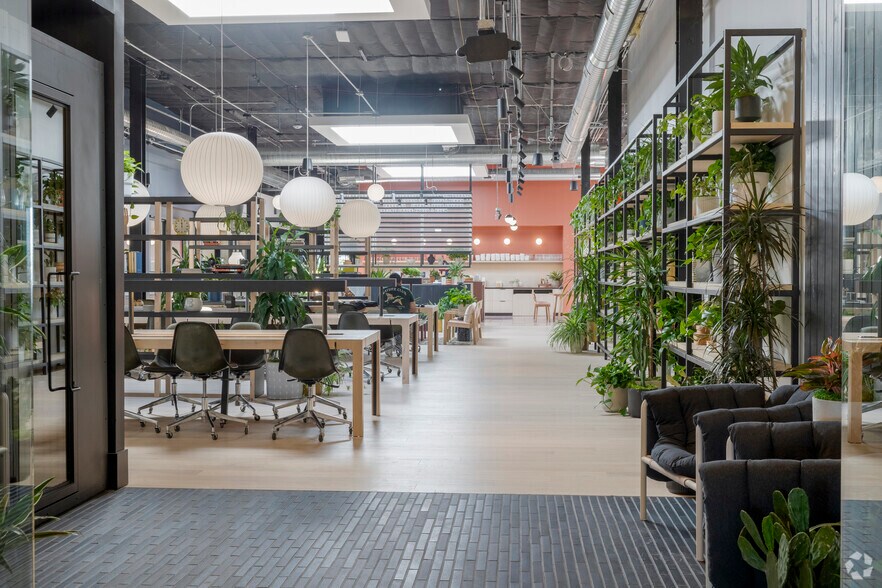 More Photos Of 1801 E Camelback Rd, Phoenix Coworking Space