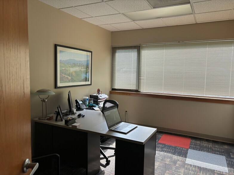 More Photos Of 950 W Valley Rd, Wayne Office For Sale