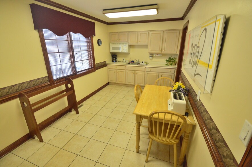 More Photos Of 10314 Main St, New Middletown Flex For Lease