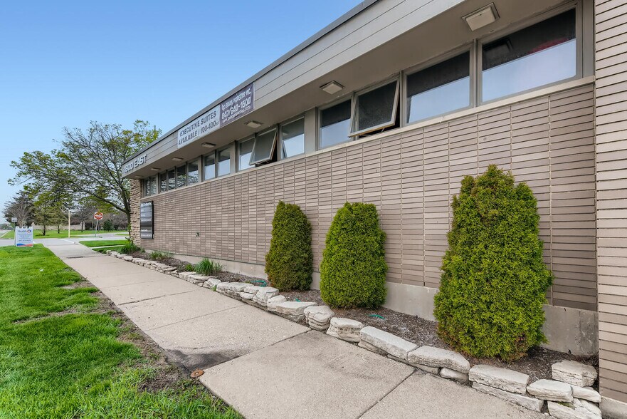 More Photos Of 1800 E Northwest Hwy, Arlington Heights Office For Lease