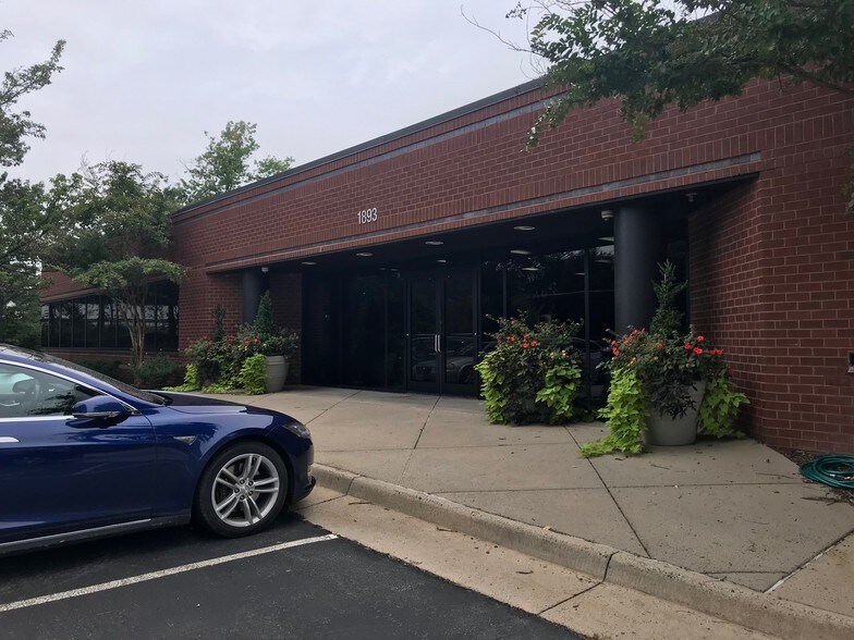 More Photos Of 1893 Metro Center Dr, Reston Office For Lease