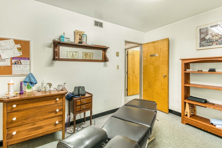 More Photos Of 215 First Av E, Shelburne Medical For Sale