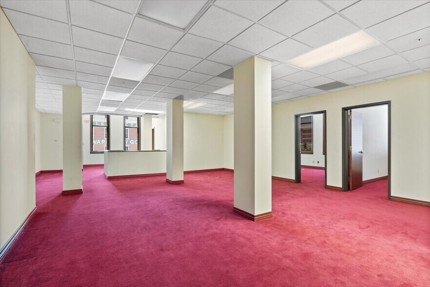 More Photos Of 200 S 6th St, Springfield Office For Sale