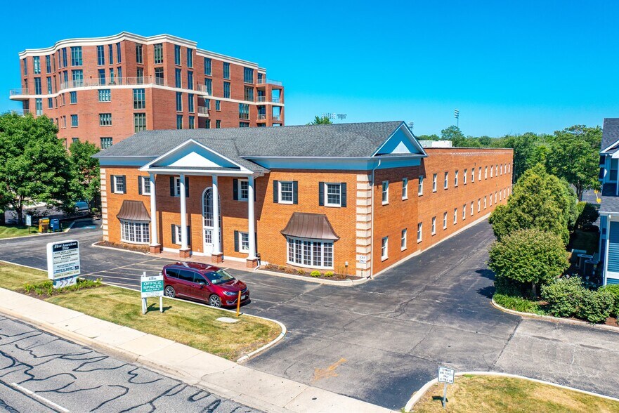 More Photos Of 552 S Washington St, Naperville Office For Lease