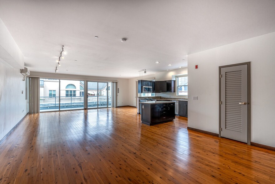 More Photos Of 448 W Market St, San Diego Office For Lease