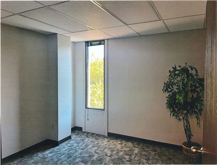 More Photos Of 1020 Woodman Dr, Dayton Medical For Lease