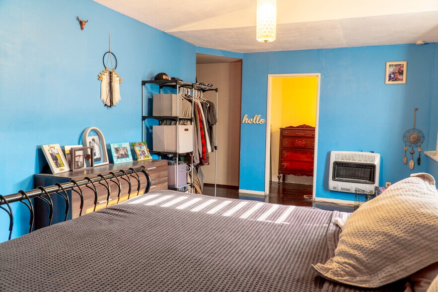 More Photos Of 120 N Main St, Yale Light Manufacturing For Sale