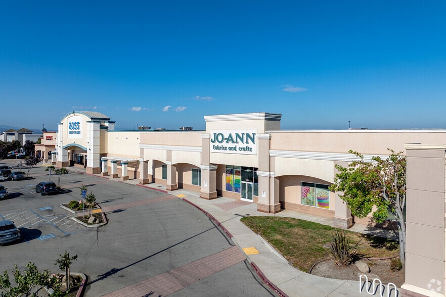 More Photos Of 1265-1295 N Davis Rd, Salinas Unknown For Lease