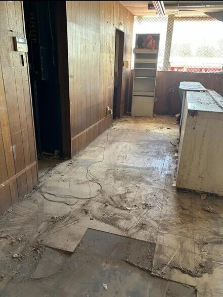 More Photos Of 1115 E Scott Ave, Wichita Falls Flex For Sale