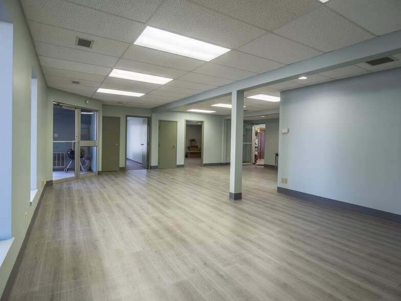 More Photos Of 15 Howard Pl, Kitchener Warehouse For Sale