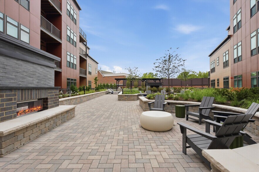 More Photos Of 1850 Glenview Rd, Glenview Apartments For Lease